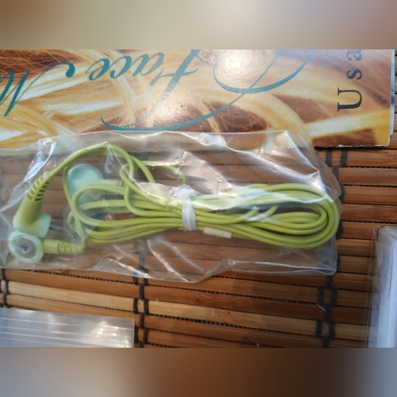 Skincare Tool Set - White and Green - Picture 3 of 8